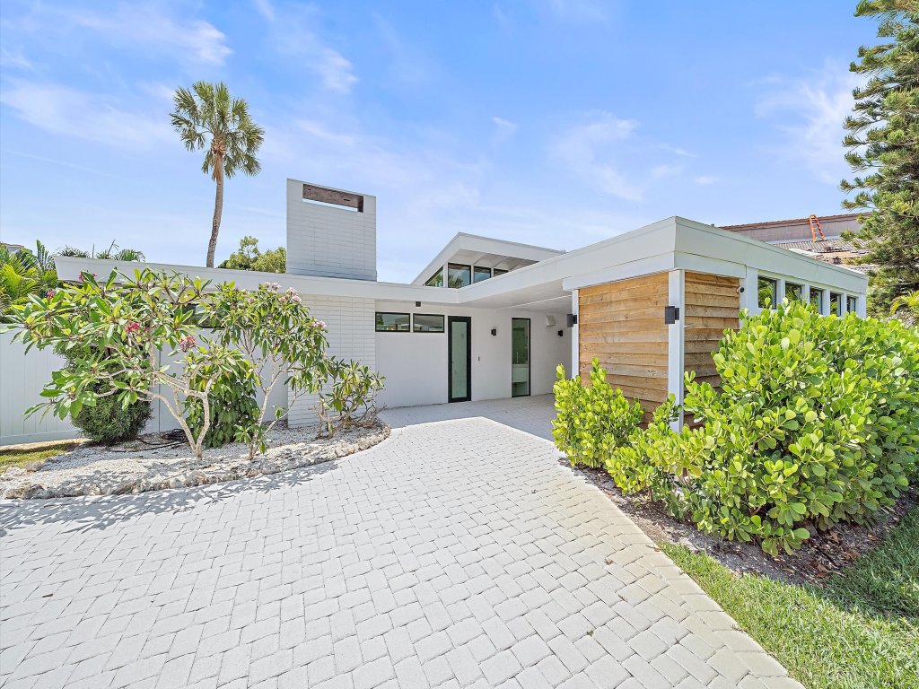 The Windward House Vacation Rental in Siesta Key - RedAwning