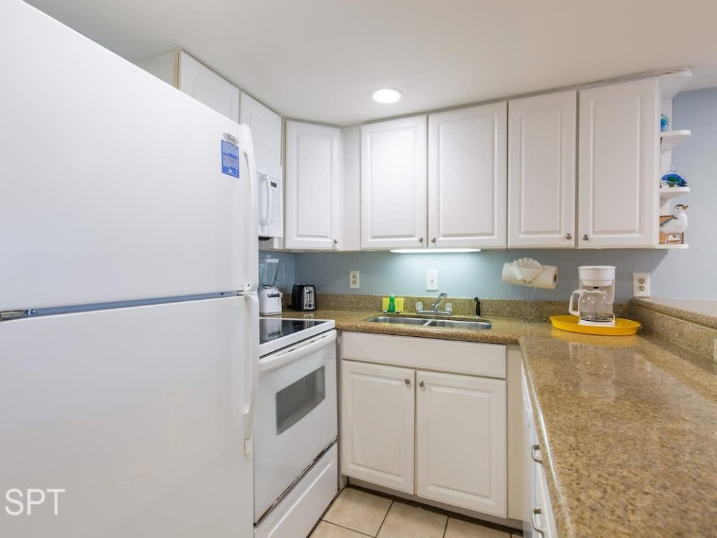 Beachfront Bargain " 2 Levels " 2 Pools & Hot Tubs Vacation Rental in South Padre Island - RedAwning