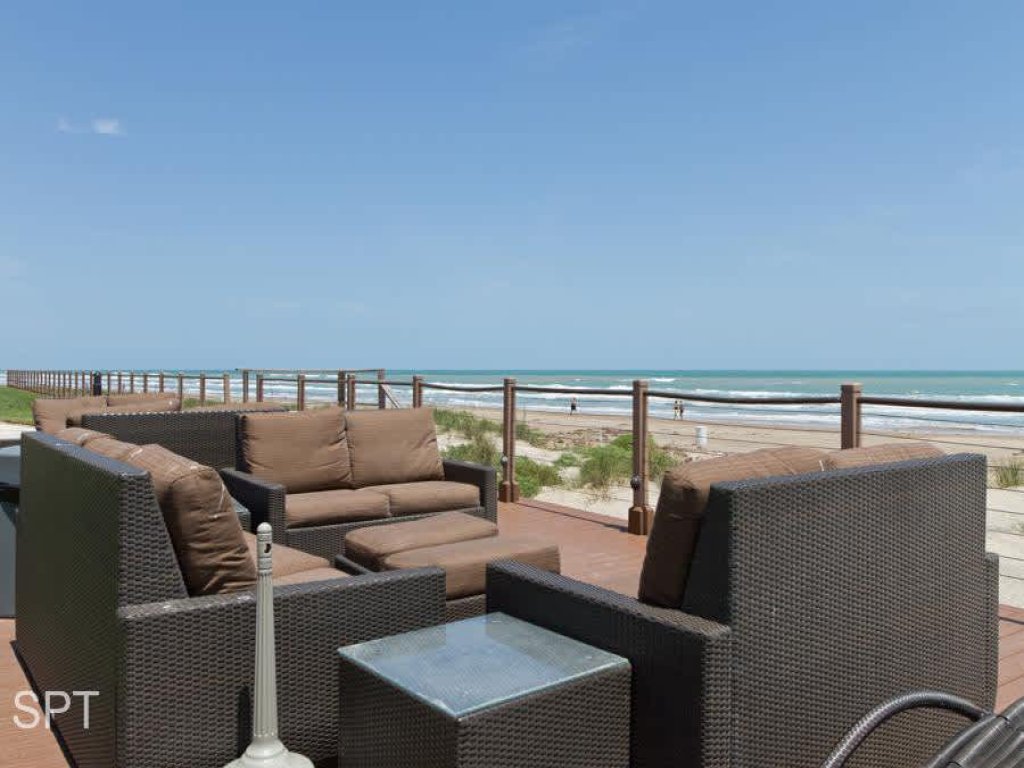 Poolside " Family Perfect " On Beach " 1st Floor Vacation Rental in South Padre Island - RedAwning