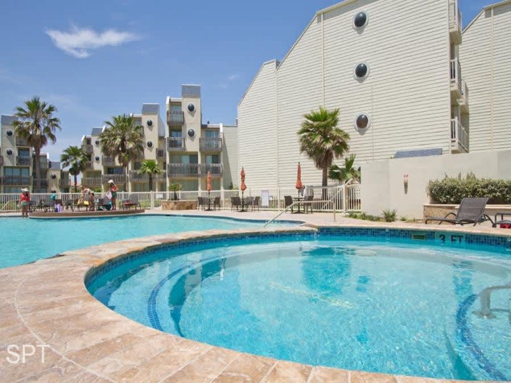 Poolside " Family Perfect " On Beach " 1st Floor Vacation Rental in South Padre Island - RedAwning