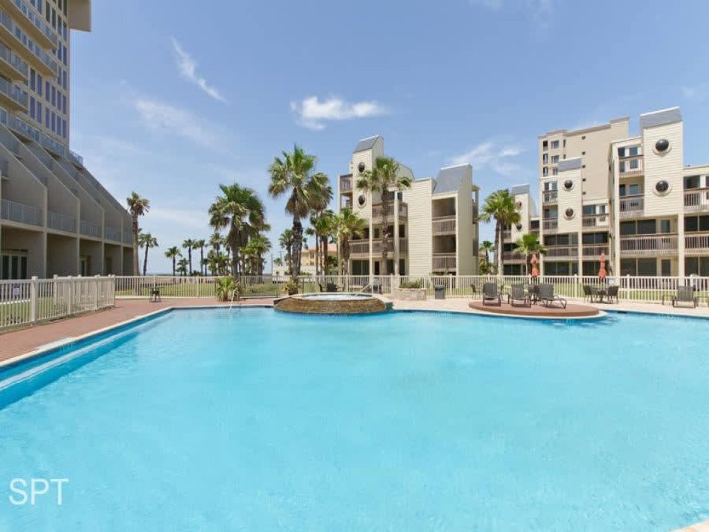 Poolside " Family Perfect " On Beach " 1st Floor Vacation Rental in South Padre Island - RedAwning