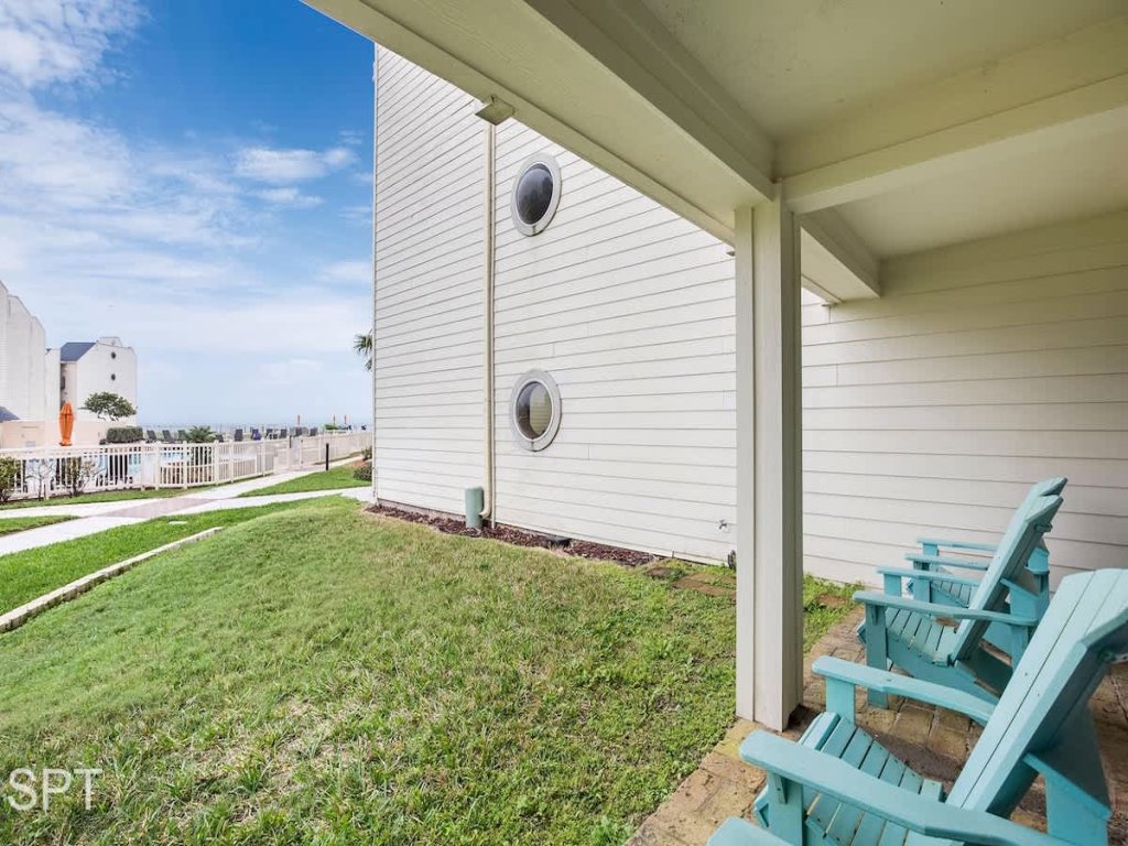 Poolside " Family Perfect " On Beach " 1st Floor Vacation Rental in South Padre Island - RedAwning