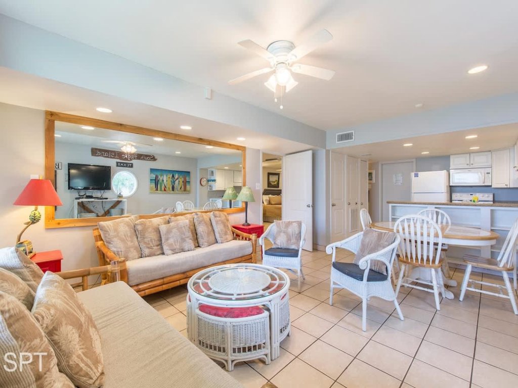 Poolside " Family Perfect " On Beach " 1st Floor Vacation Rental in South Padre Island - RedAwning
