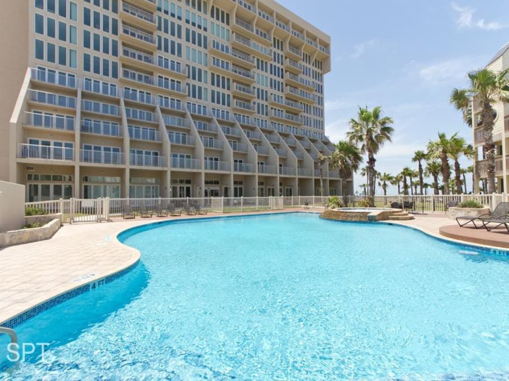Poolside " Family Perfect " On Beach " 1st Floor Vacation Rental in South Padre Island - RedAwning