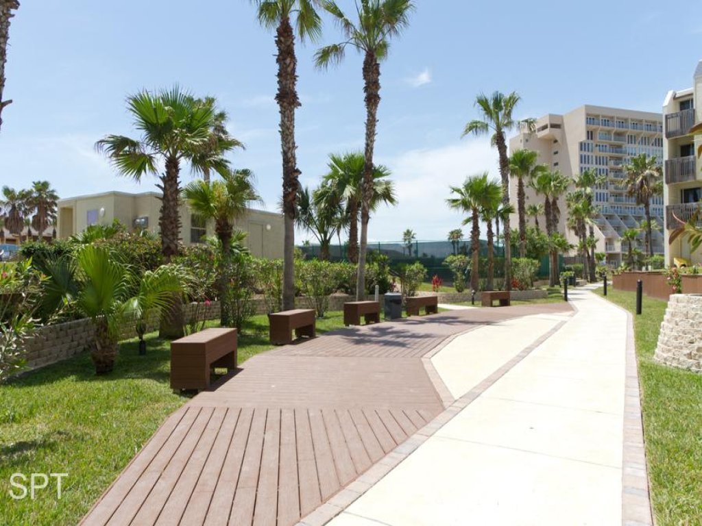 Poolside " Family Perfect " On Beach " 1st Floor Vacation Rental in South Padre Island - RedAwning