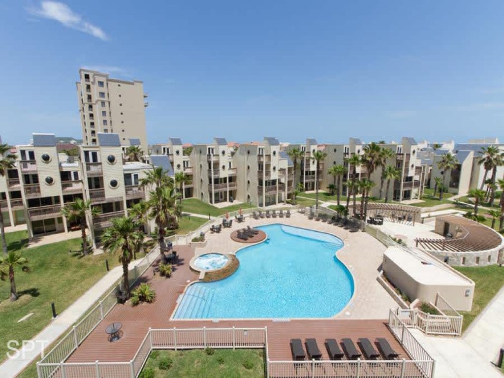 Poolside " Family Perfect " On Beach " 1st Floor Vacation Rental in South Padre Island - RedAwning