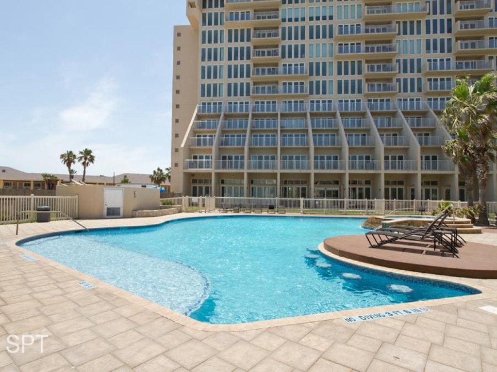 Poolside " Family Perfect " On Beach " 1st Floor Vacation Rental in South Padre Island - RedAwning