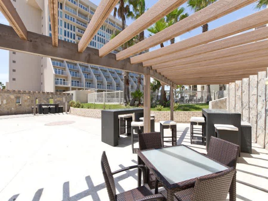 Poolside " Family Perfect " On Beach " 1st Floor Vacation Rental in South Padre Island - RedAwning