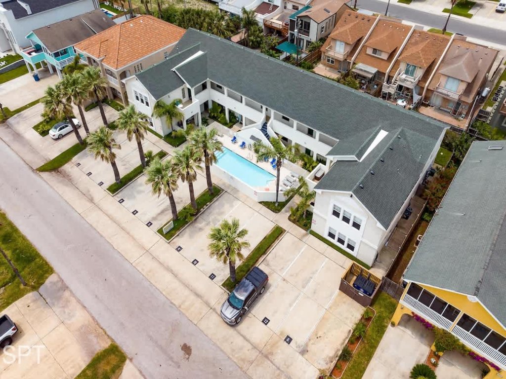 Stylish Design " Pool " Near Beach " BBQ Grill Vacation Rental in South Padre Island - RedAwning