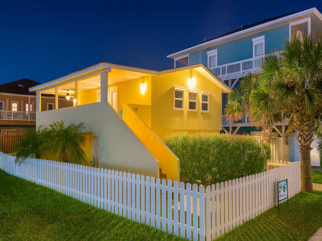 * 4 bedroom 2 Level Home * 50 yards from Beach Vacation Rental in South Padre Island - RedAwning