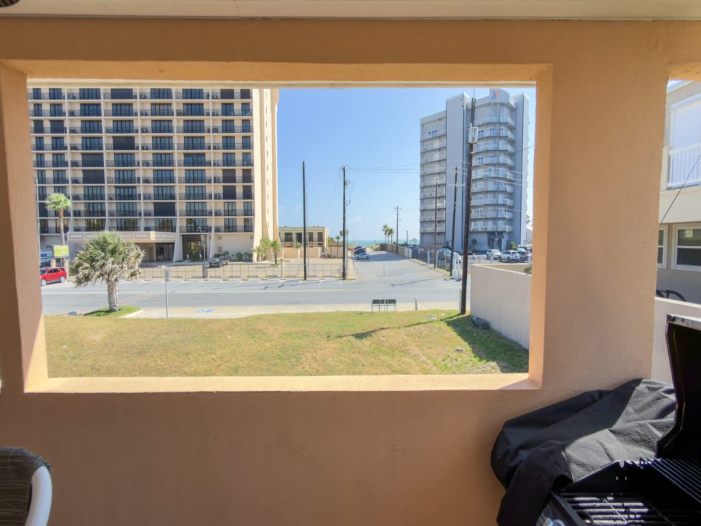 * 4 bedroom 2 Level Home * 50 yards from Beach Vacation Rental in South Padre Island - RedAwning
