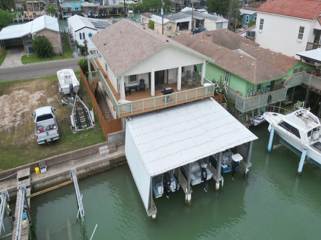 *Waterfront & Boat Slip 3 bedr Home * Deck * BBQ Vacation Rental in Port Isabel - RedAwning