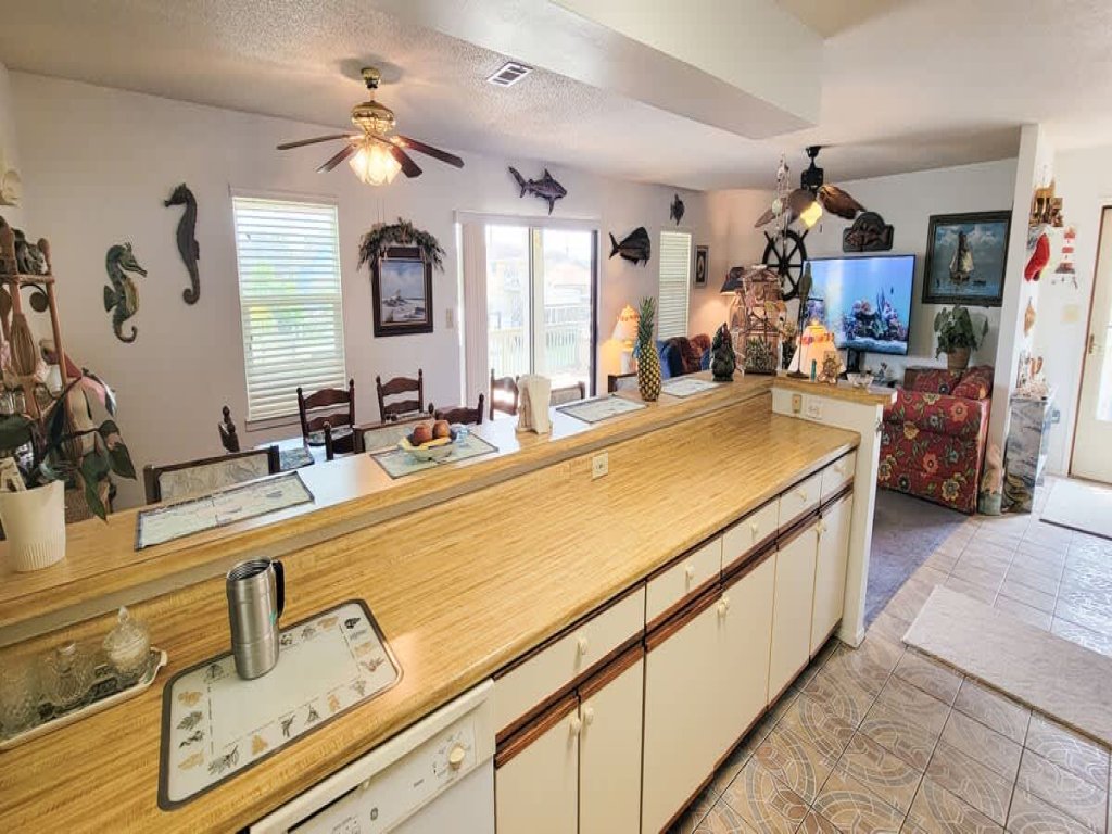 *Waterfront & Boat Slip 3 bedr Home * Deck * BBQ Vacation Rental in Port Isabel - RedAwning