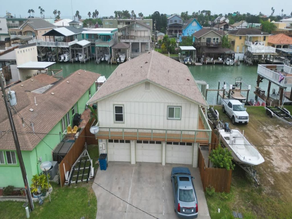 *Waterfront & Boat Slip 3 bedr Home * Deck * BBQ Vacation Rental in Port Isabel - RedAwning