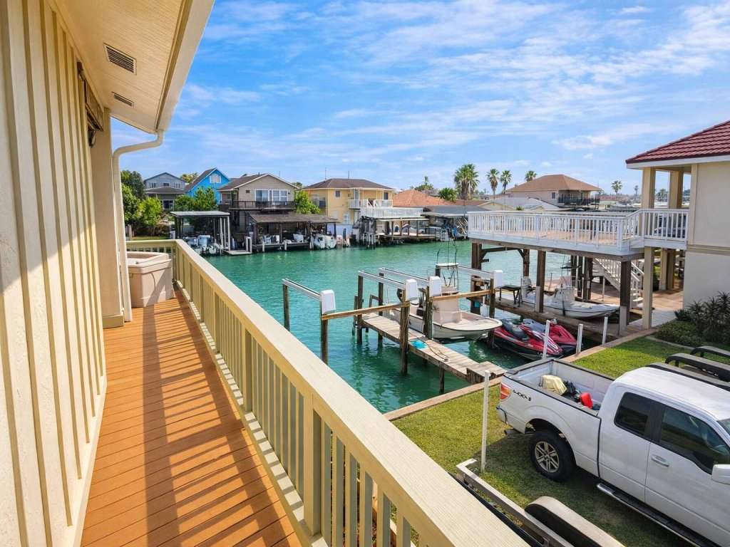*Waterfront & Boat Slip 3 bedr Home * Deck * BBQ Vacation Rental in Port Isabel - RedAwning