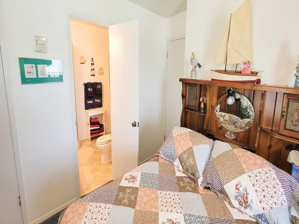 *Waterfront & Boat Slip 3 bedr Home * Deck * BBQ Vacation Rental in Port Isabel - RedAwning