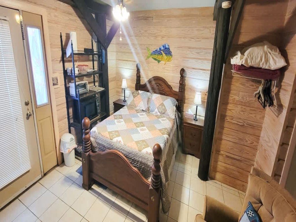 *Waterfront & Boat Slip 3 bedr Home * Deck * BBQ Vacation Rental in Port Isabel - RedAwning