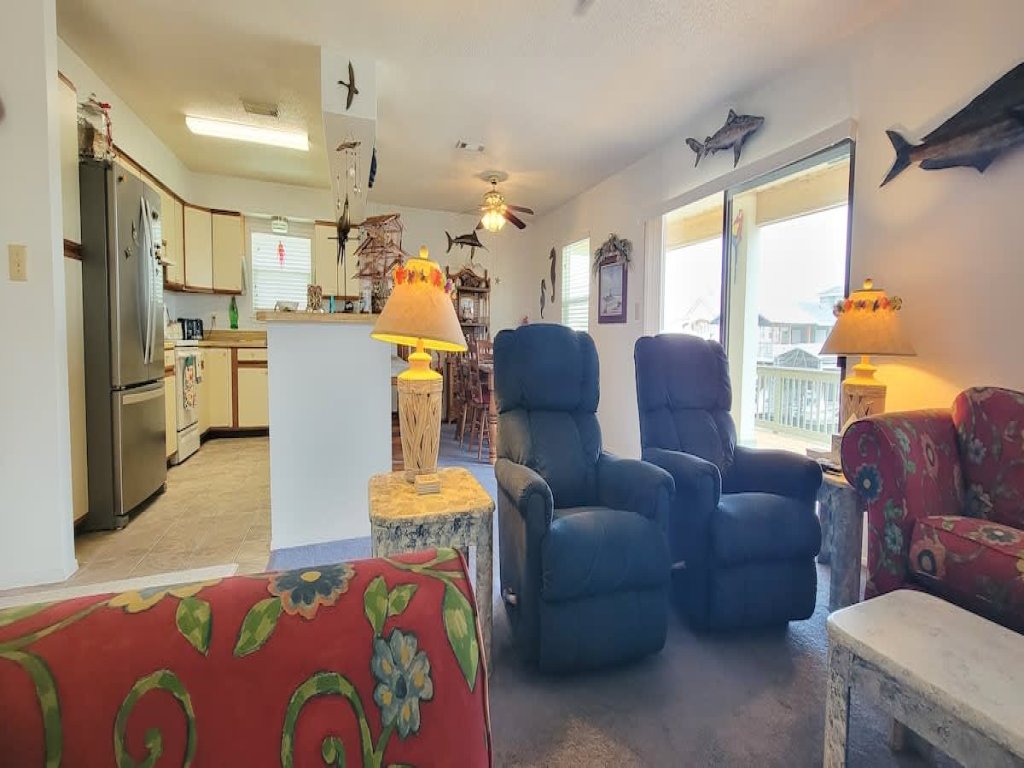 *Waterfront & Boat Slip 3 bedr Home * Deck * BBQ Vacation Rental in Port Isabel - RedAwning