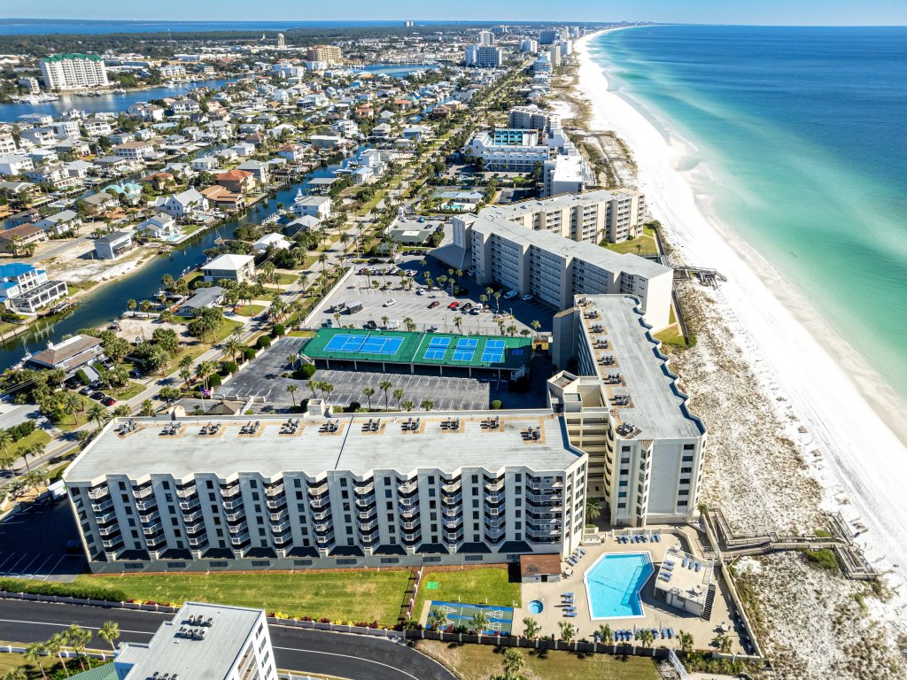 Inlet Reef 413 Vacation Rental in Destin - RedAwning