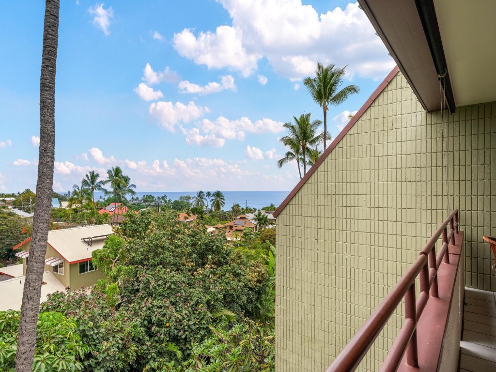 Big Island White Sands Village 333 Vacation Rental in Kailua Kona - RedAwning
