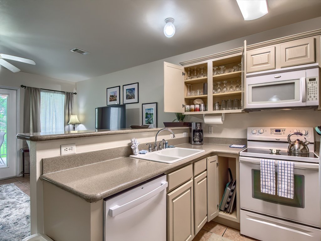 WW H202 Mather Street Retreat Vacation Rental in New Braunfels - RedAwning
