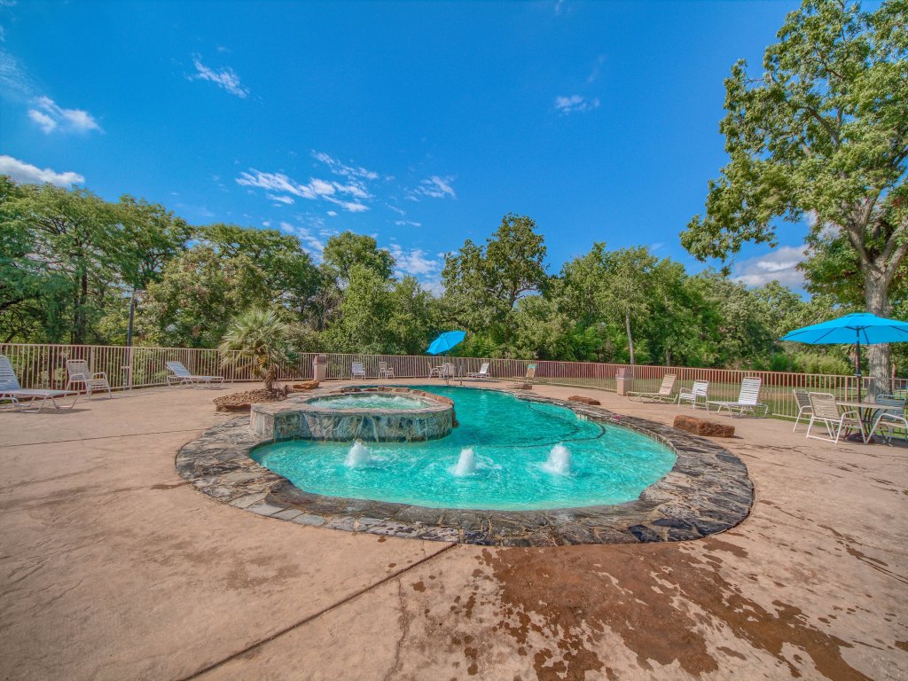 WW H202 Mather Street Retreat Vacation Rental in New Braunfels - RedAwning