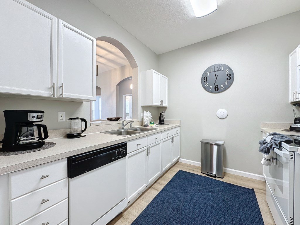 Three Bed Third  Floor Condo Near Disney Vacation Rental in Kissimmee - RedAwning