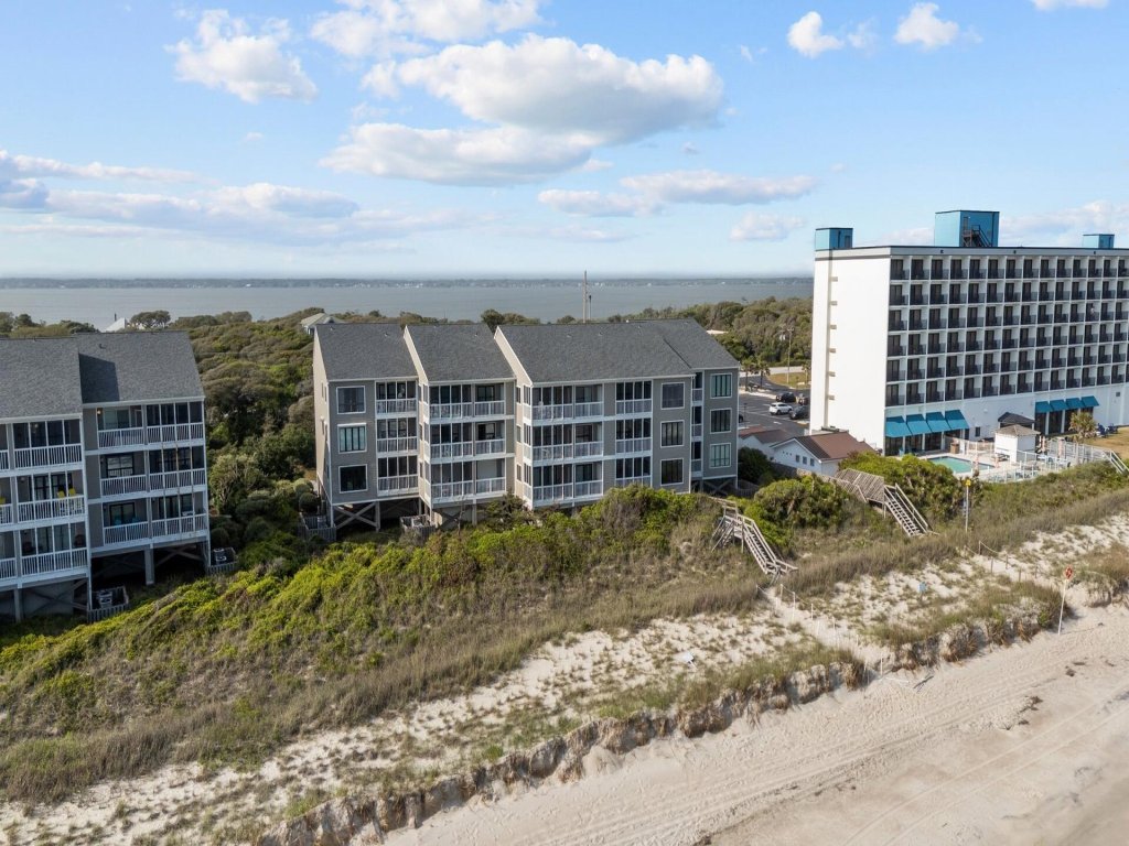 Breakers C32 Vacation Rental in North Carolina - RedAwning