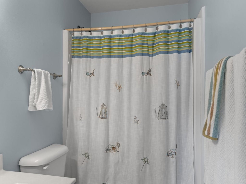 Breakers C32 Vacation Rental in North Carolina - RedAwning