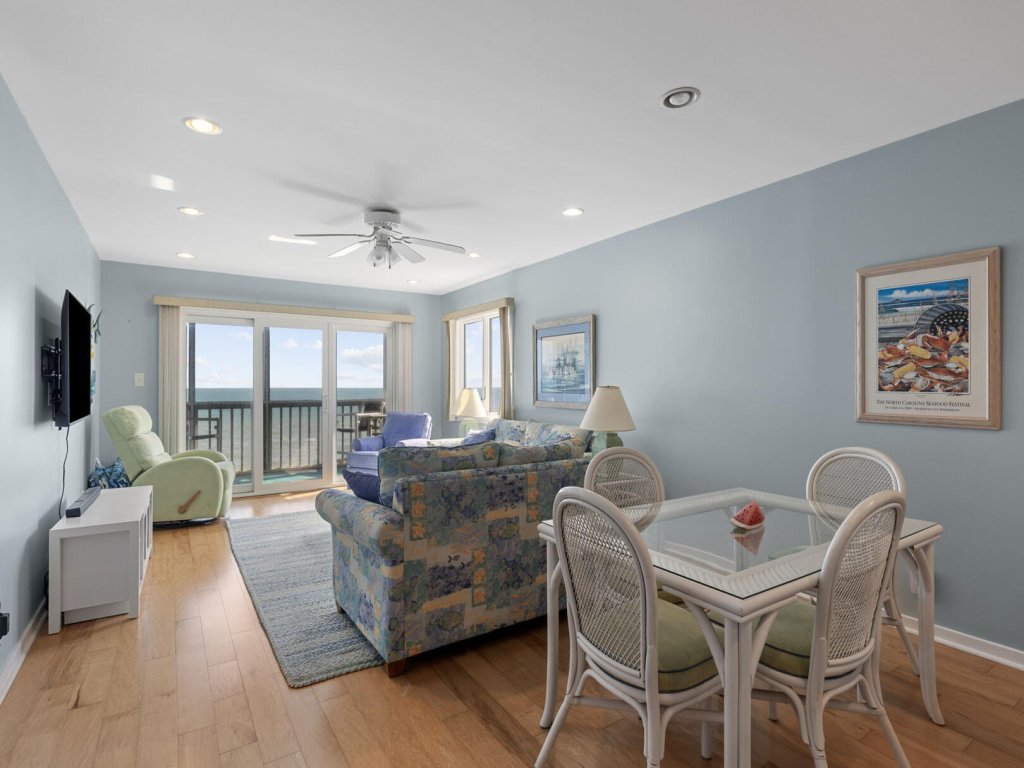 Breakers C32 Vacation Rental in North Carolina - RedAwning