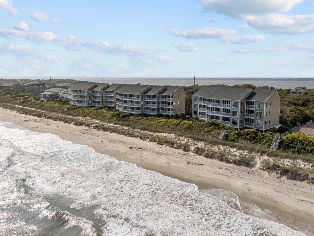 Breakers C32 Vacation Rental in North Carolina - RedAwning