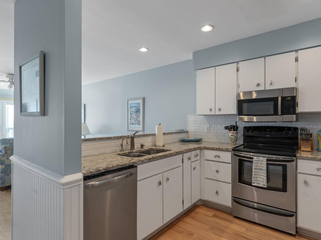 Breakers C32 Vacation Rental in North Carolina - RedAwning