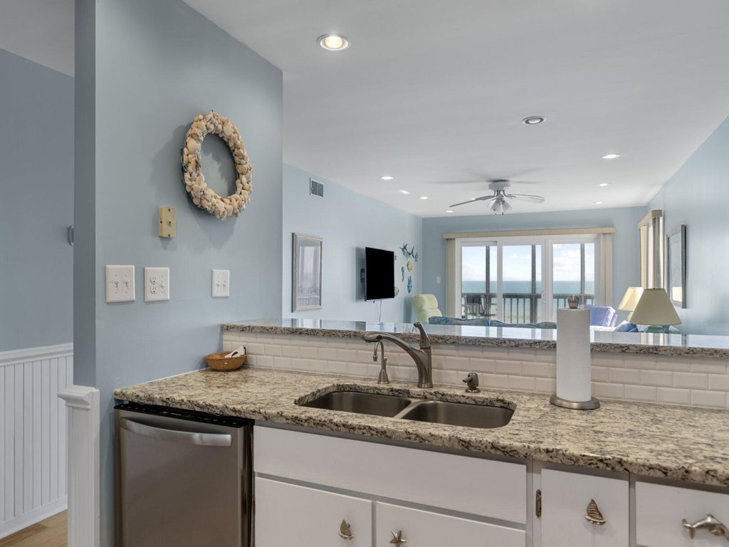 Breakers C32 Vacation Rental in North Carolina - RedAwning