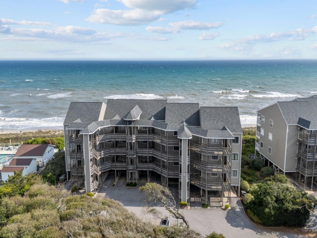 Breakers C32 Vacation Rental in North Carolina - RedAwning