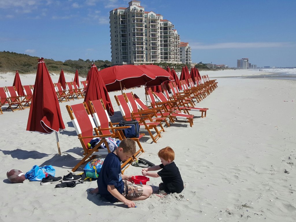 Marina Inn - Grande Guest Room Queen Vacation Rental in Myrtle Beach - RedAwning