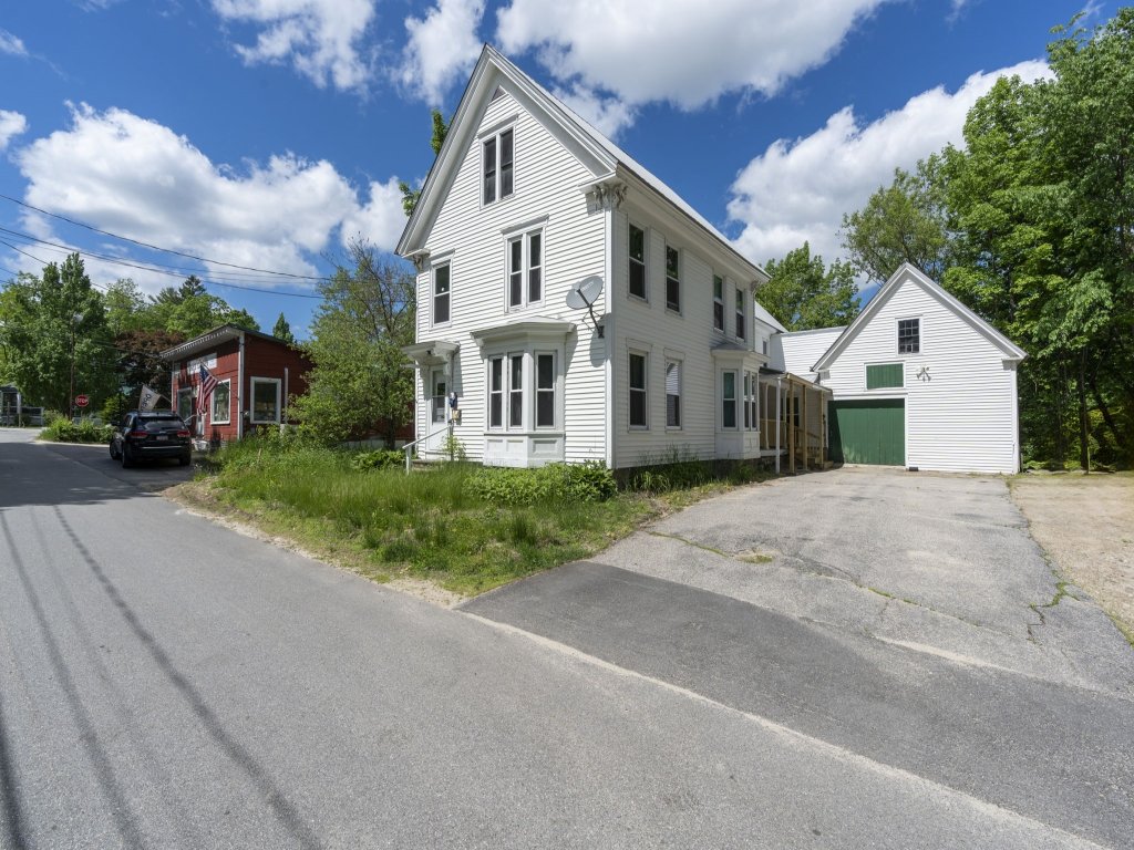 GAGE FARMHOUSE LIMIT 6 Vacation Rental in Maine - RedAwning