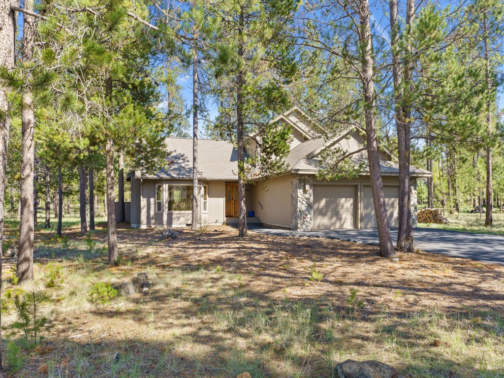 37 Kinglet Vacation Rental in Sunriver - RedAwning