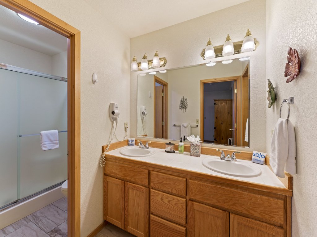 37 Kinglet Vacation Rental in Sunriver - RedAwning