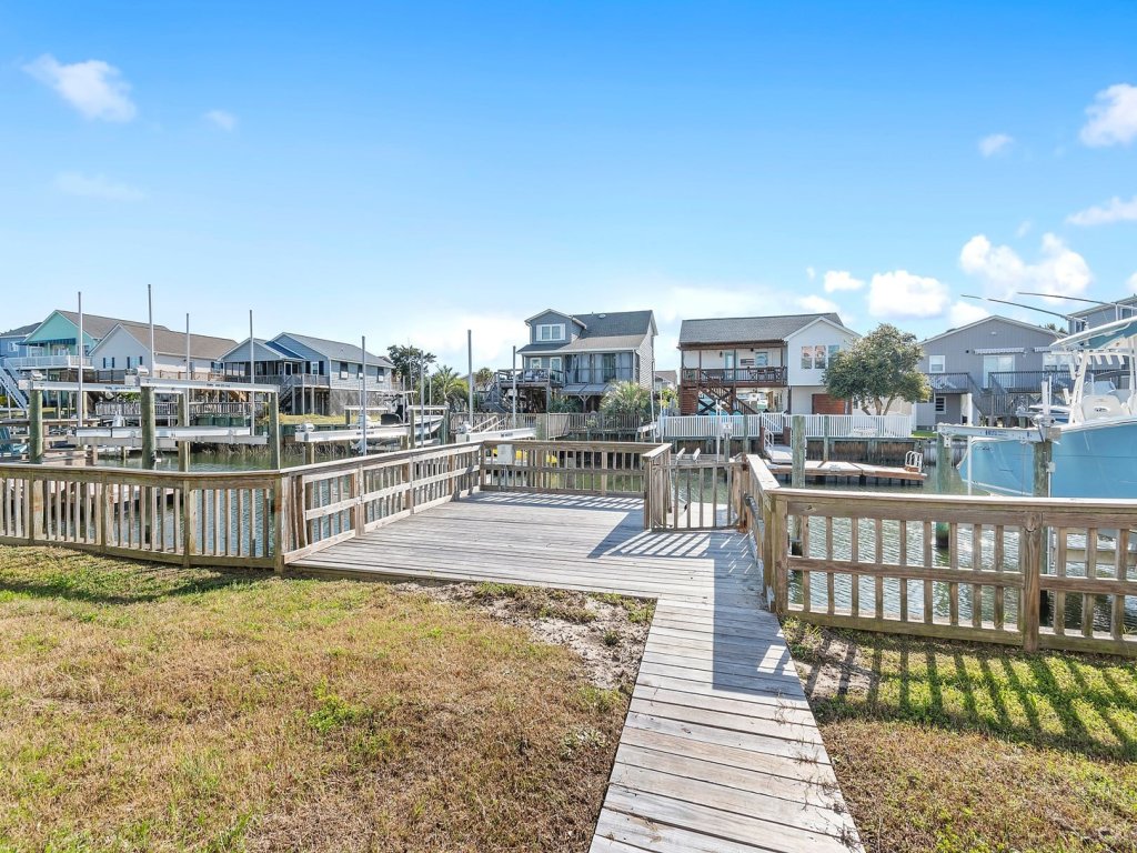 Auster / 144 Tuna Drive Vacation Rental in Holden Beach - RedAwning