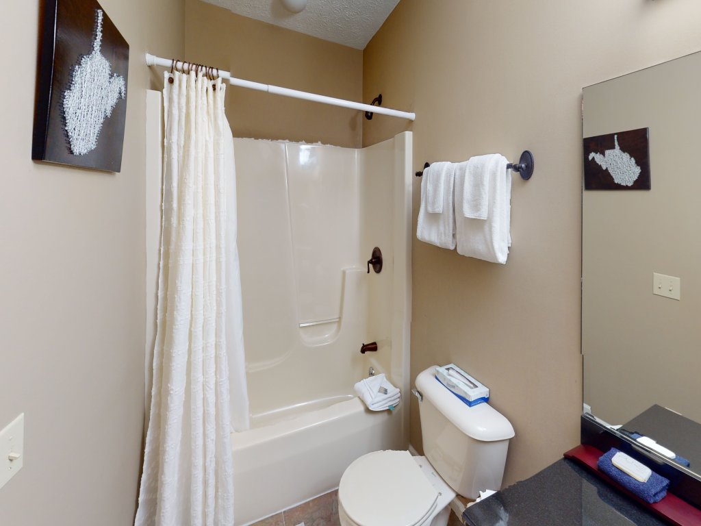Black Bear Crossing 10 - Brigham Six Bedroom Townhouse Vacation Rental in Snowshoe - RedAwning