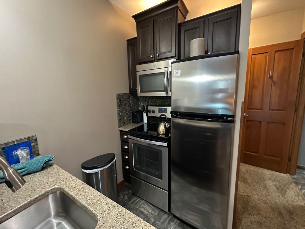 Allegheny Springs #107 - Brigham Studio Condo Vacation Rental in Snowshoe - RedAwning