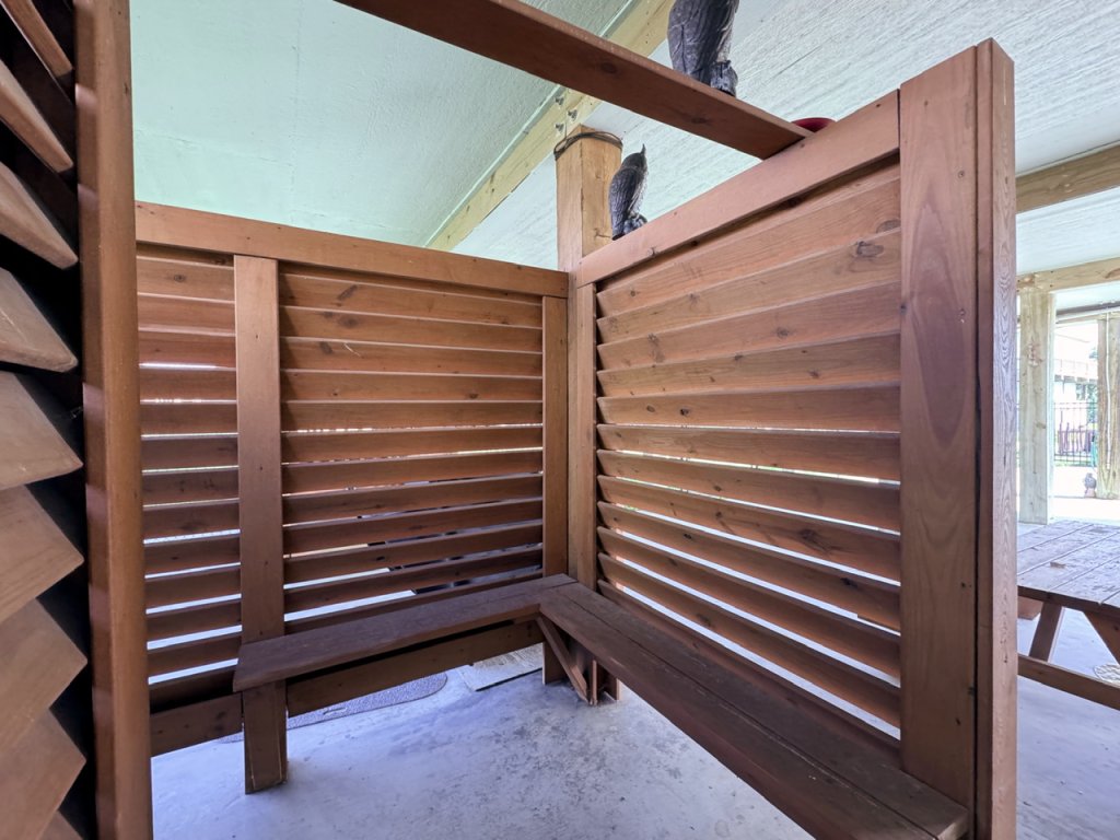 Sea Note Crystal Beach Home Vacation Rental in Texas - RedAwning