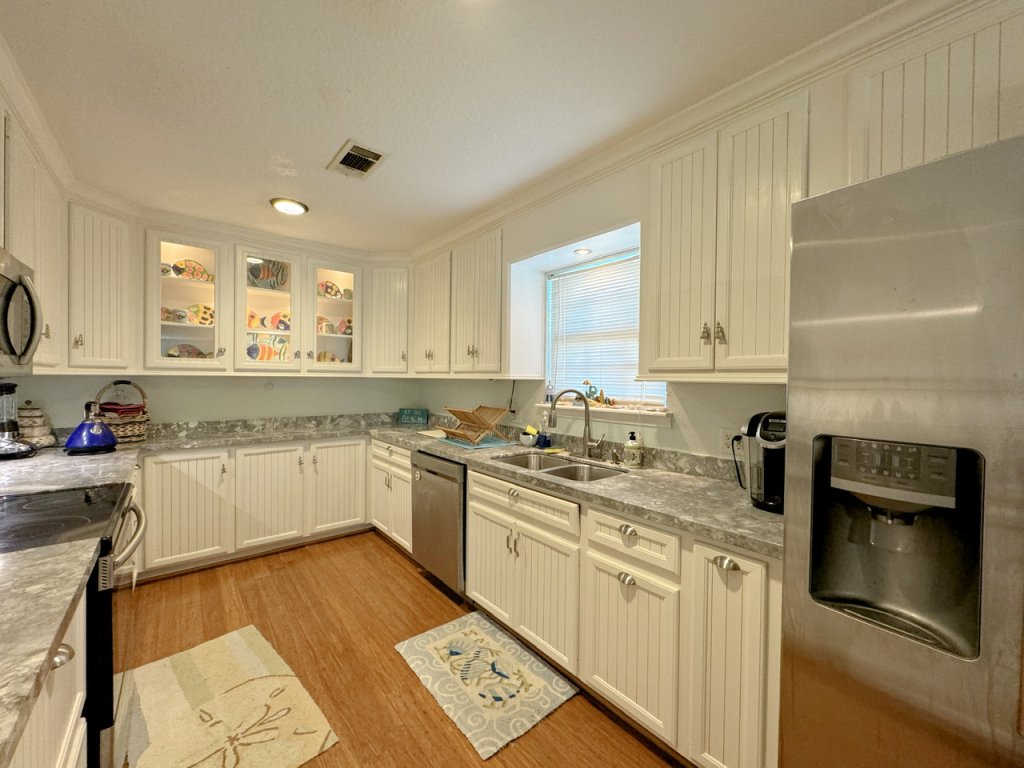 Sea Note Crystal Beach Home Vacation Rental in Texas - RedAwning