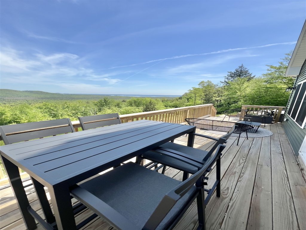 SEBAGO SUNRISE LIMIT 8 Vacation Rental in Maine - RedAwning