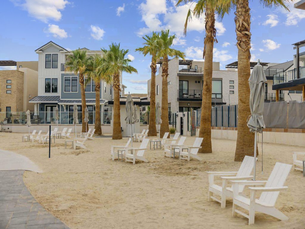 Blue Sky Oasis Vacation Rental in St. George - RedAwning