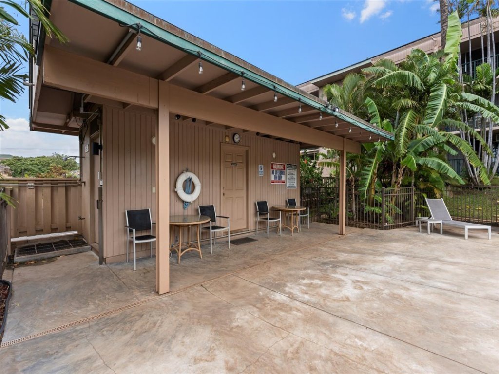 Kalama Terrace L106 Vacation Rental in Kihei - RedAwning