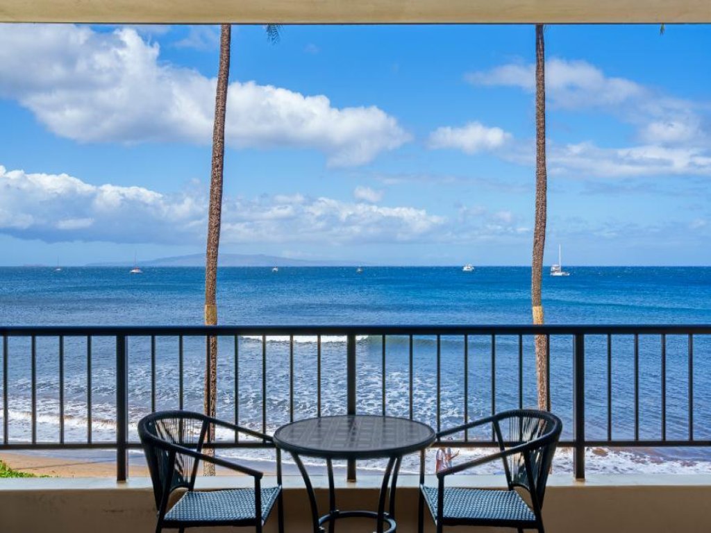SUGAR BEACH RESORT, #235 Vacation Rental in Hawaii - RedAwning