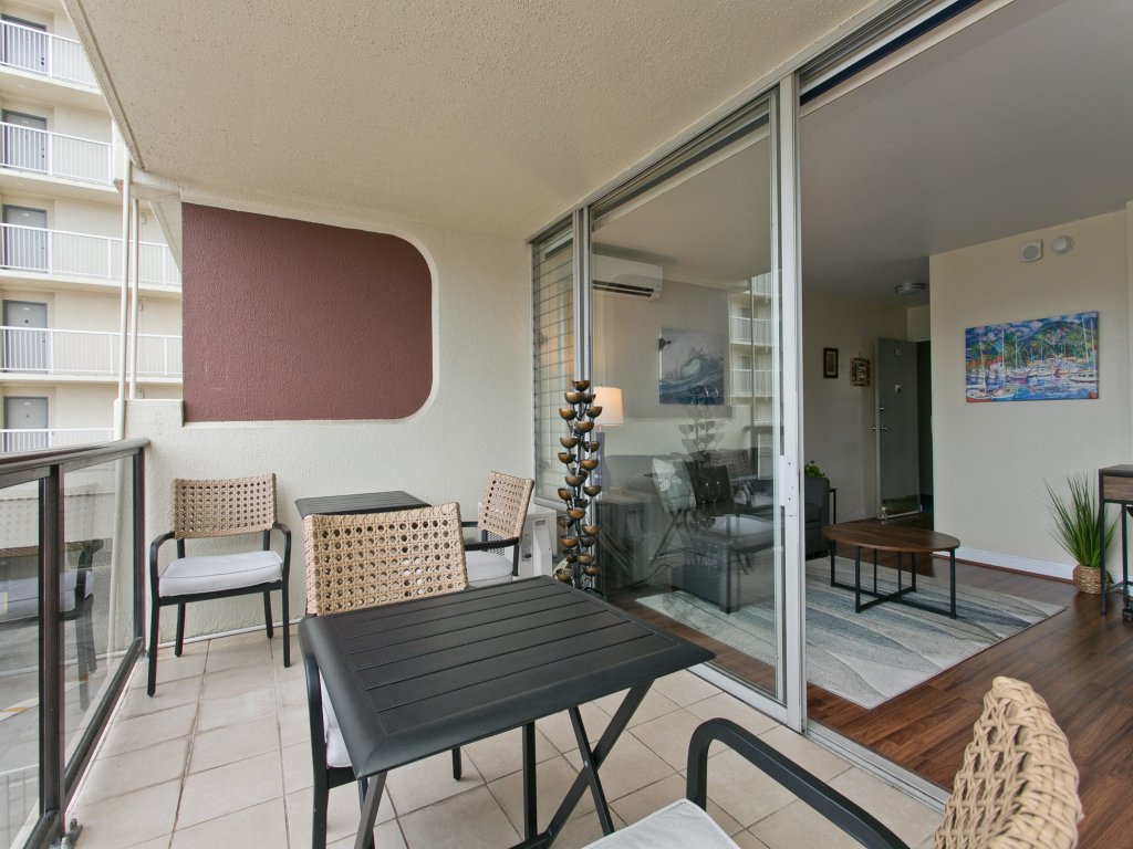 Waikiki Oasis 1-Bedroom on Nahua Vacation Rental in Honolulu - RedAwning