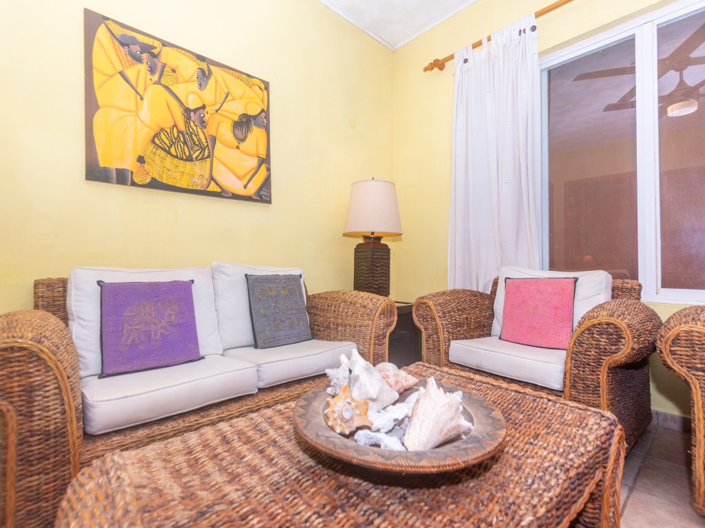 West Bay Mall Condo 8 Vacation Rental - RedAwning