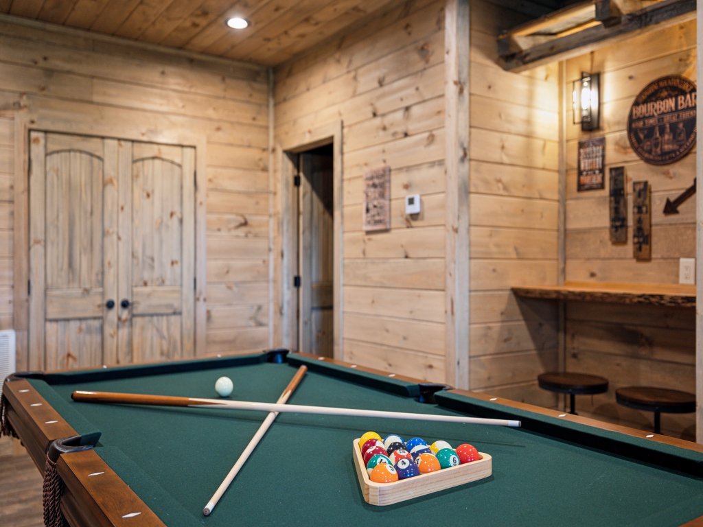 Moonshine Mountain Lodge Vacation Rental in Sevierville - RedAwning
